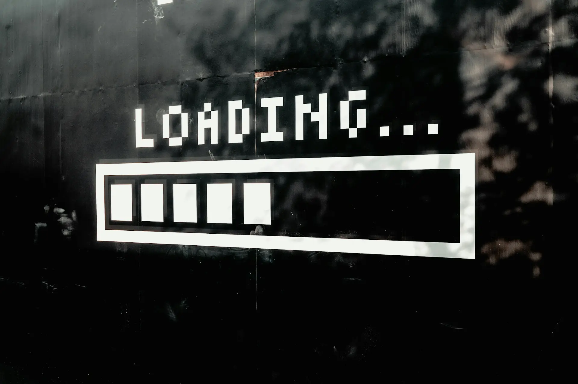 Napis "loading"